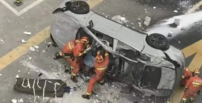 剛剛,！蔚來回應(yīng)汽車墜落致2死事件